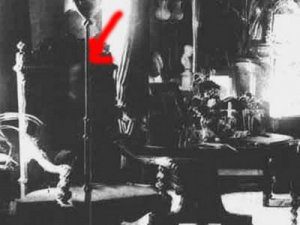 hantu-kursi Hantu Kursi Archie Bunker