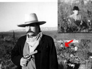 hantu-Tombstone Ike Clanton at Boothill Graveyard